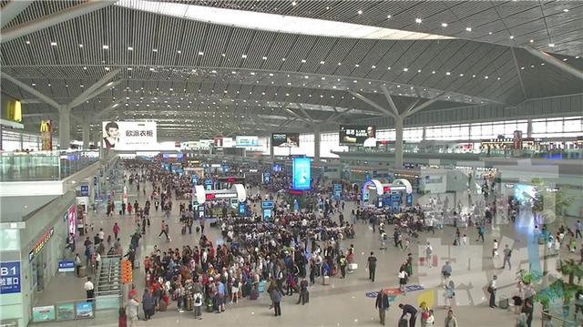高鐵持續(xù)“火爆”,陜西多車站可刷身份證進站。
