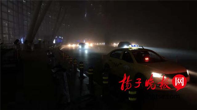 受大雾天气影响,南京禄口国际机场多个航班延误