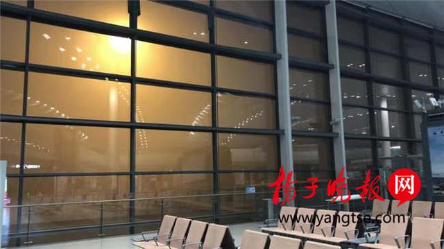 受大雾天气影响,南京禄口国际机场多个航班延误