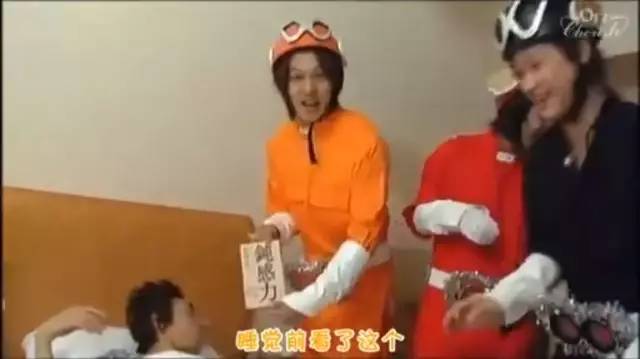 泪点低,主持24小时一路哭。