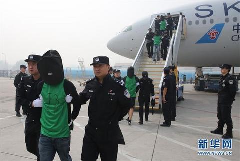 台籍嫌犯被遣返大陆。(图:新华网)