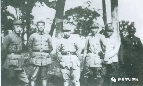 1939年,陈毅(左起)、刘炎、刘飞、叶飞、吴煜、乔信民与新四军六团部分领导