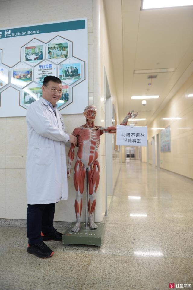 终于真相了!医院硬核指路牌是怎么回事?背后发生了什么
