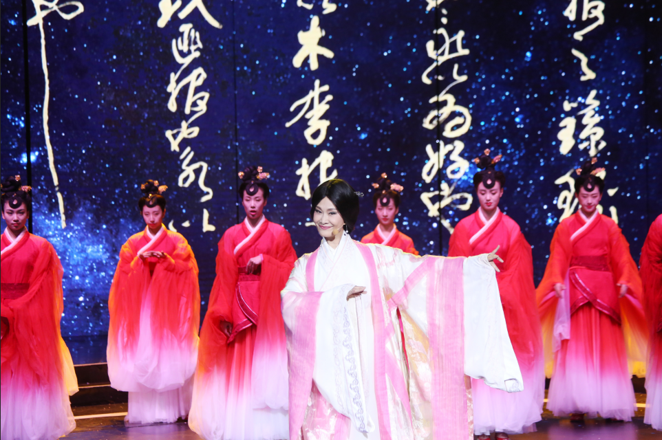 于文华新年央视舞台演绎《诗经.木瓜》