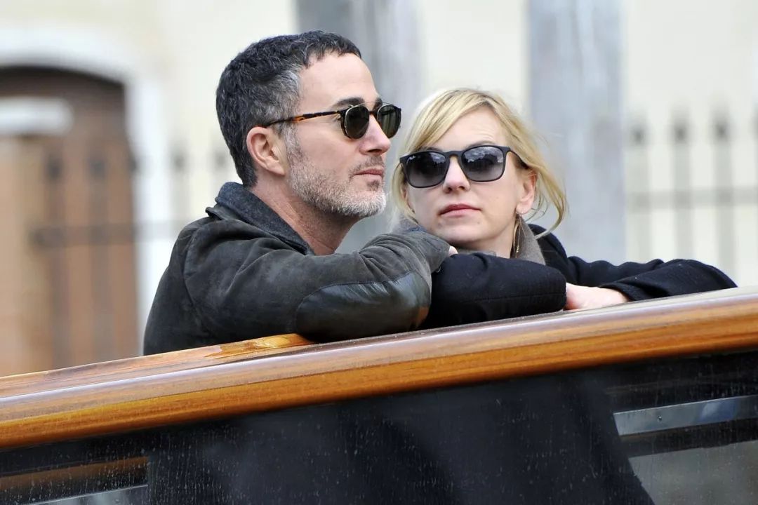 Alessandra Ambrosio|没错,AA订婚十年还是分