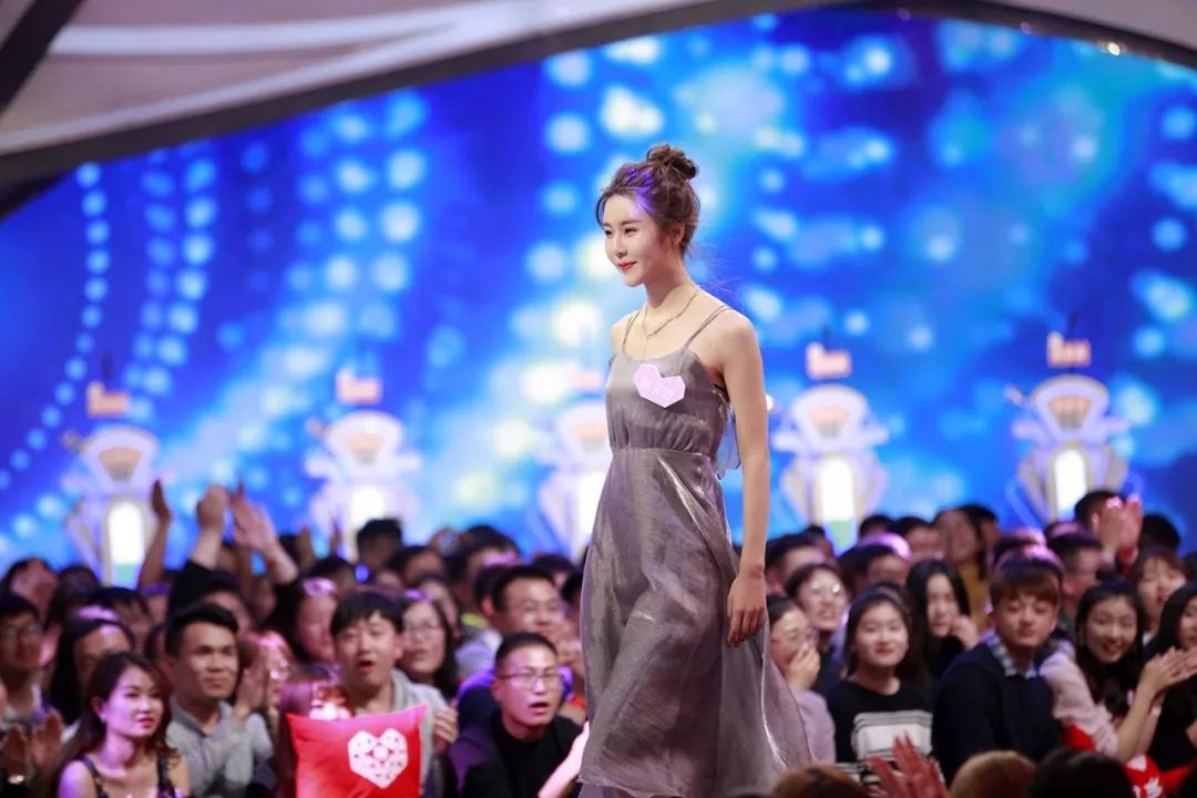 黄澜曝料“胡歌是《非诚勿扰》粉丝” 摔跤冠军竟被女嘉宾现场“放倒”?!