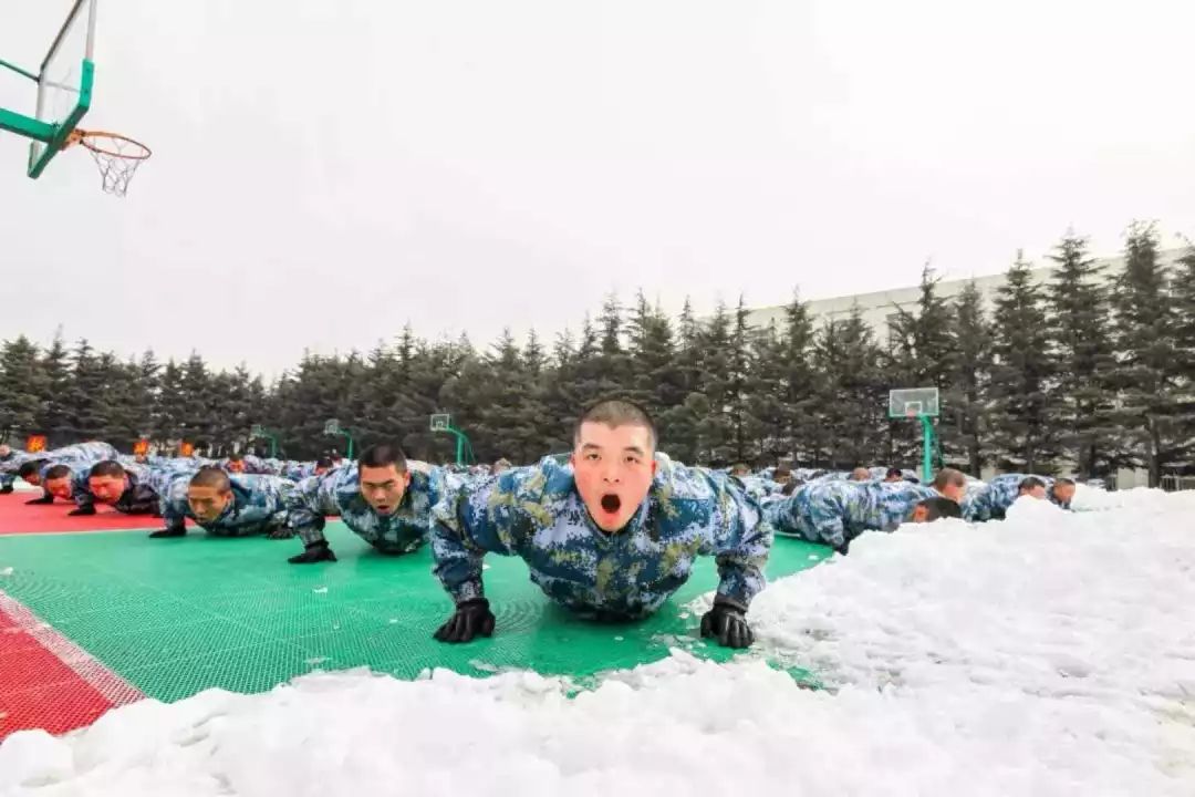 海军航空大学初级预选士官毕业,请检阅