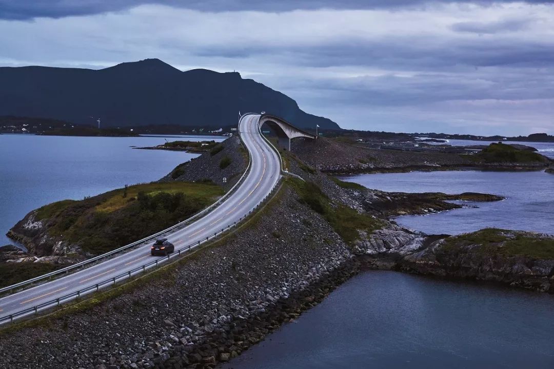 迷幻疾驰,在挪威的高速公路上飞跃北大西洋