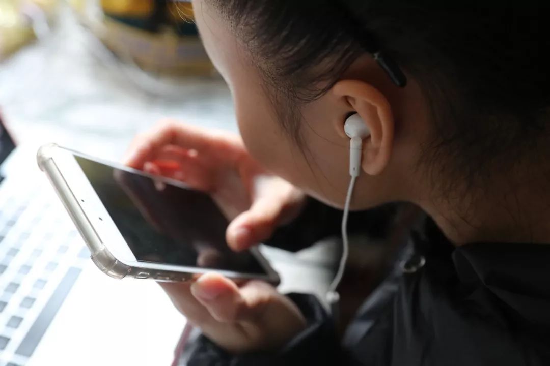 盲人口语_盲人眼睛图片