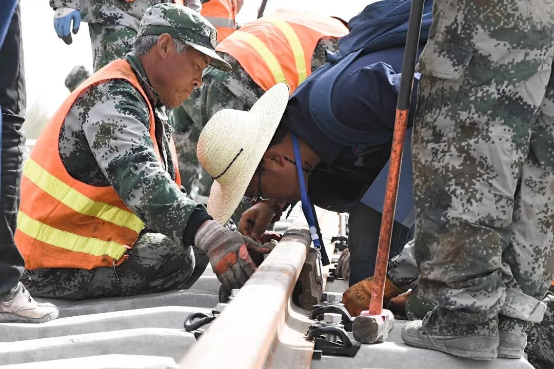 庆阳人的高铁梦又进一步!银西高铁轨道已铺到