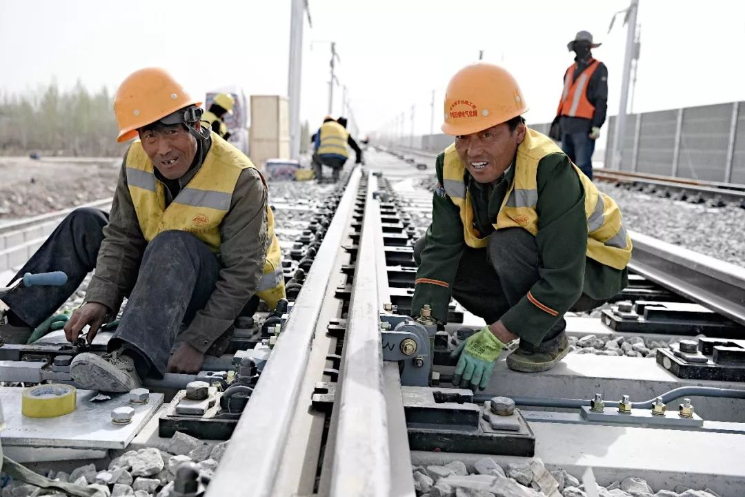 庆阳人的高铁梦又进一步!银西高铁轨道已铺到