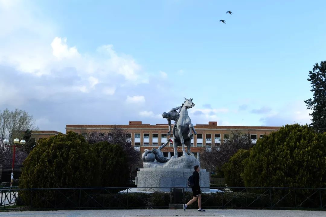 马德里康普顿斯大学校园（新华社记者郭求达摄）