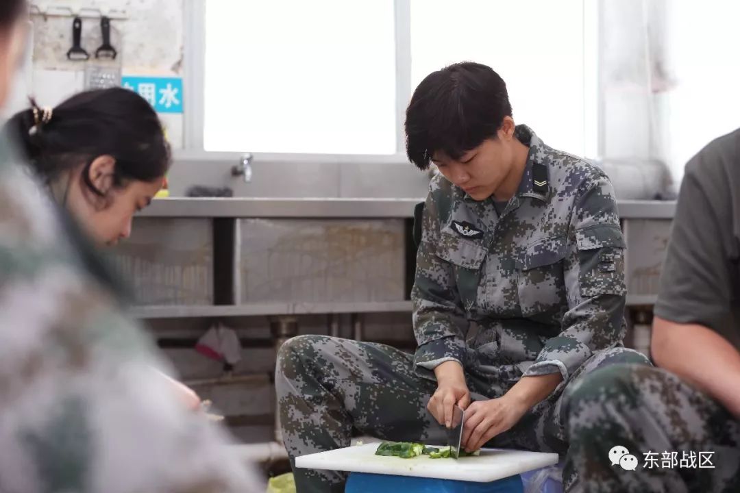 在部队当炊事女兵是怎样一种体验?