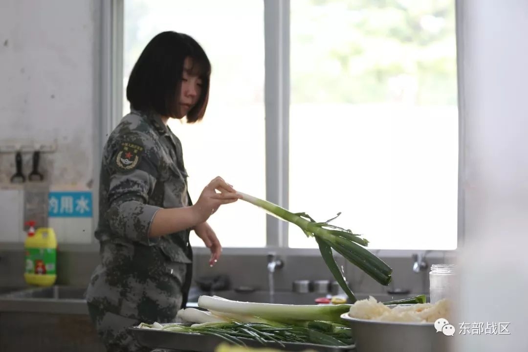 在部队当炊事女兵是怎样一种体验?