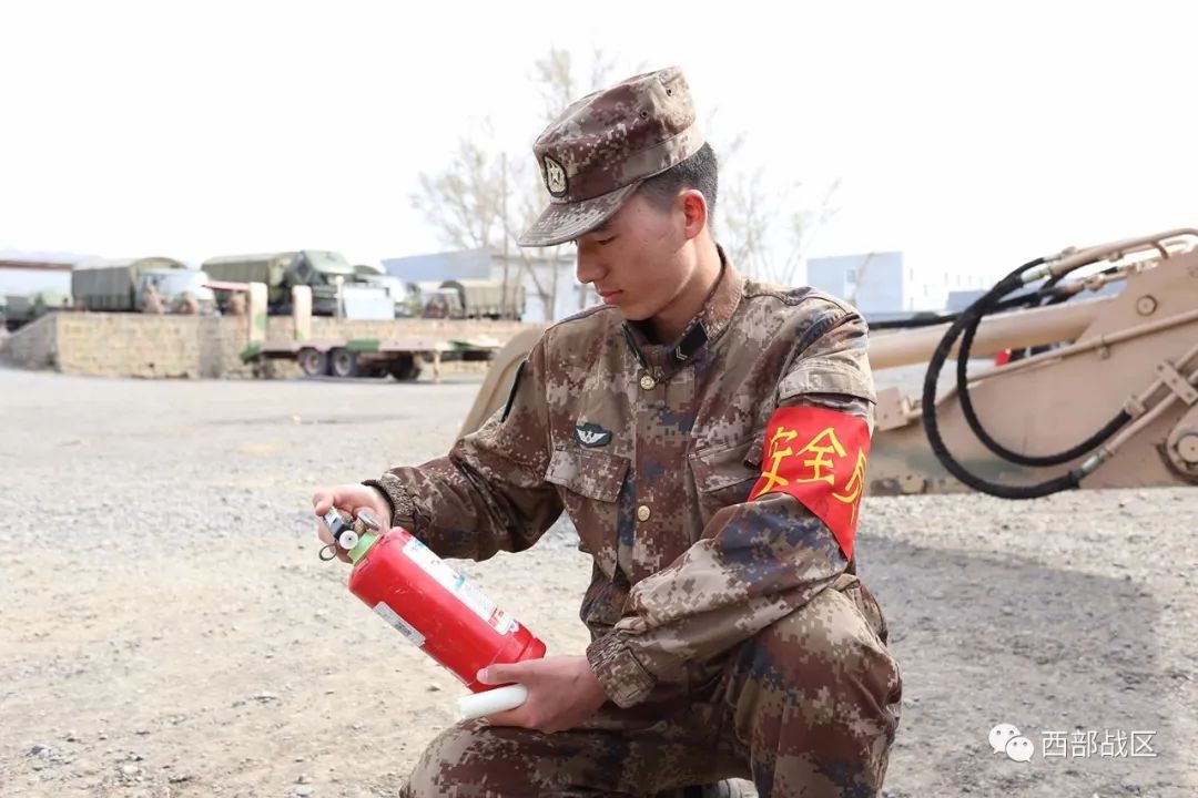 像保护生命一样，爱护武器装备