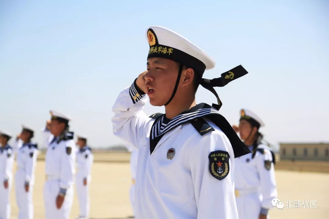 北部战区海军航空兵某团组织开展重温入伍誓词活动