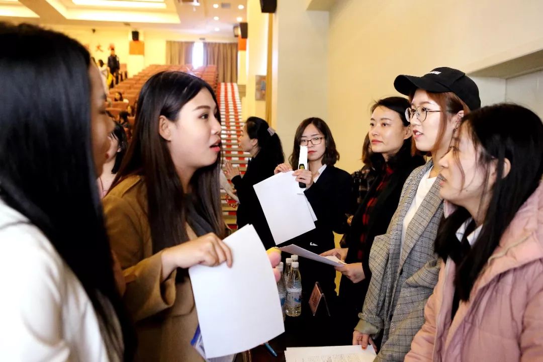 快毕业了,你找到工作了吗?发现王国“大学生成长伙伴计划”火热进行中!500多岗位向你招手呢!