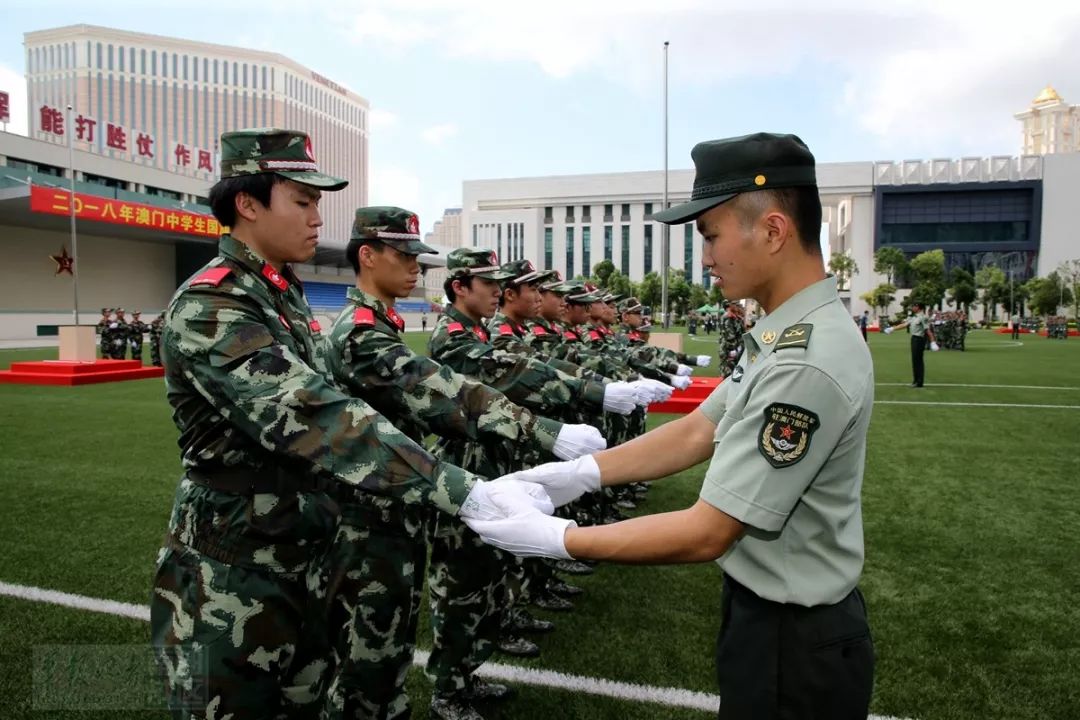 澳门中学生国旗手训练营在驻澳门部队举行