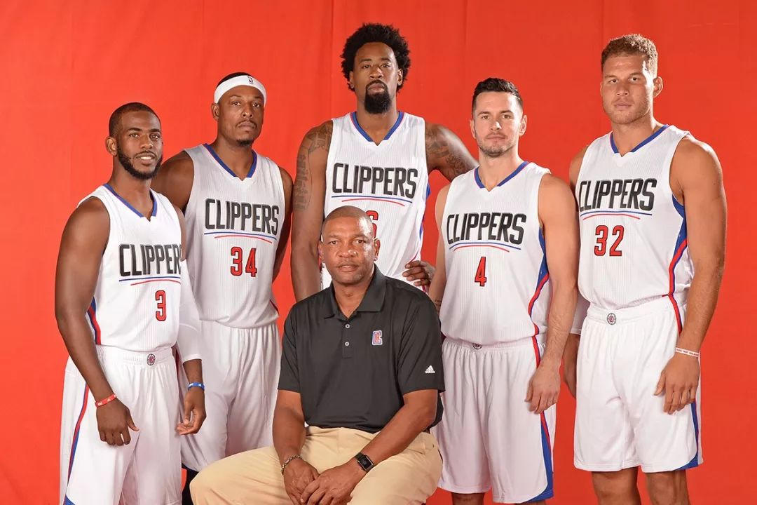 快船队迎来新援詹姆斯强势加盟引燃洛杉矶篮球热潮