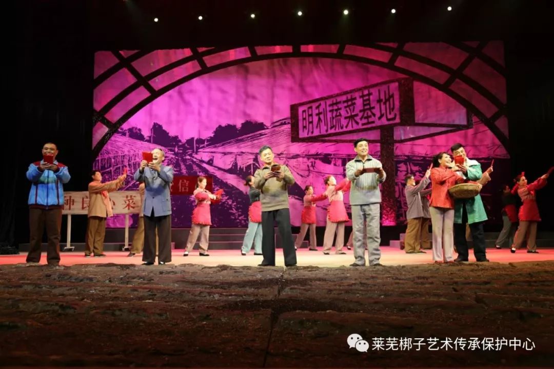 莱芜梆子大型现代戏《沃土仁心》今晚继续上演,周六周末大群众大舞台