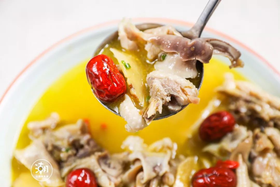 10年卖出超200万份的千岛湖鱼头，就藏在魔都这家没菜单的湘菜馆里!