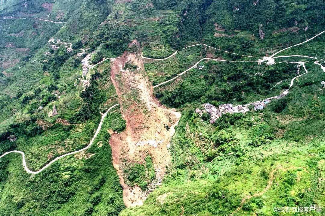 汉源山体滑坡埋了5户人家46间房,幸好23人提前转移!