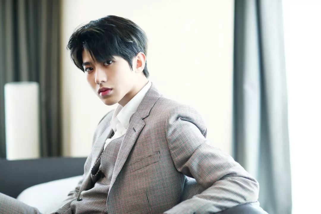 才20岁的他适应了娱乐圈的节奏吗