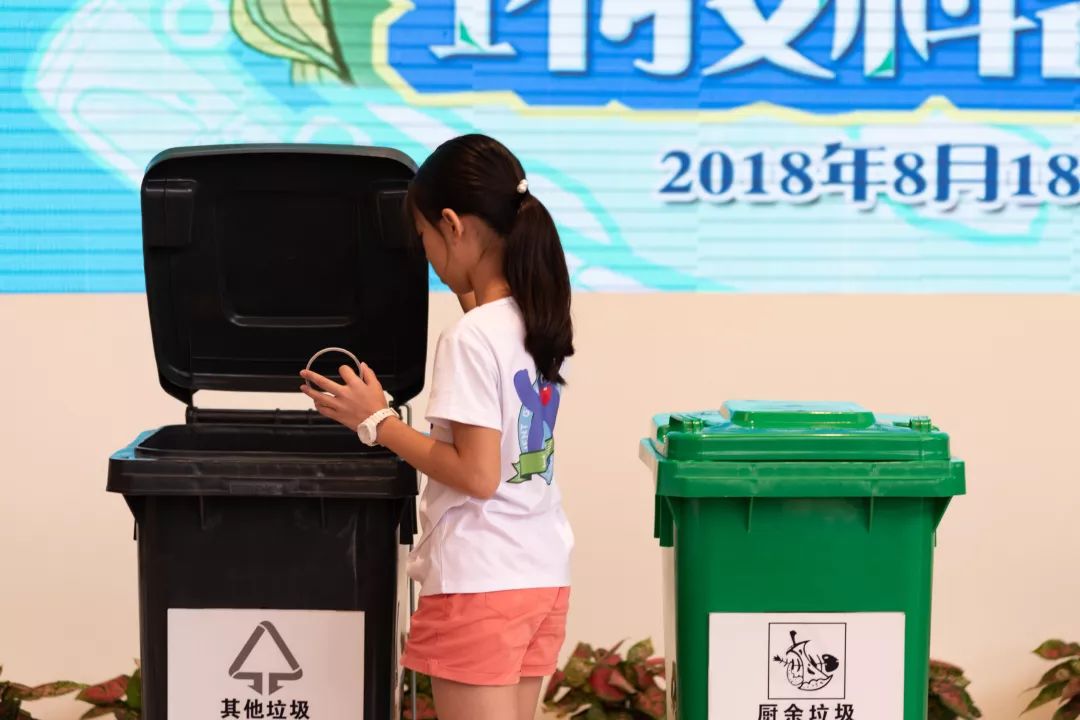 一天的量可以平铺天河体育中心4.6米高,被我们