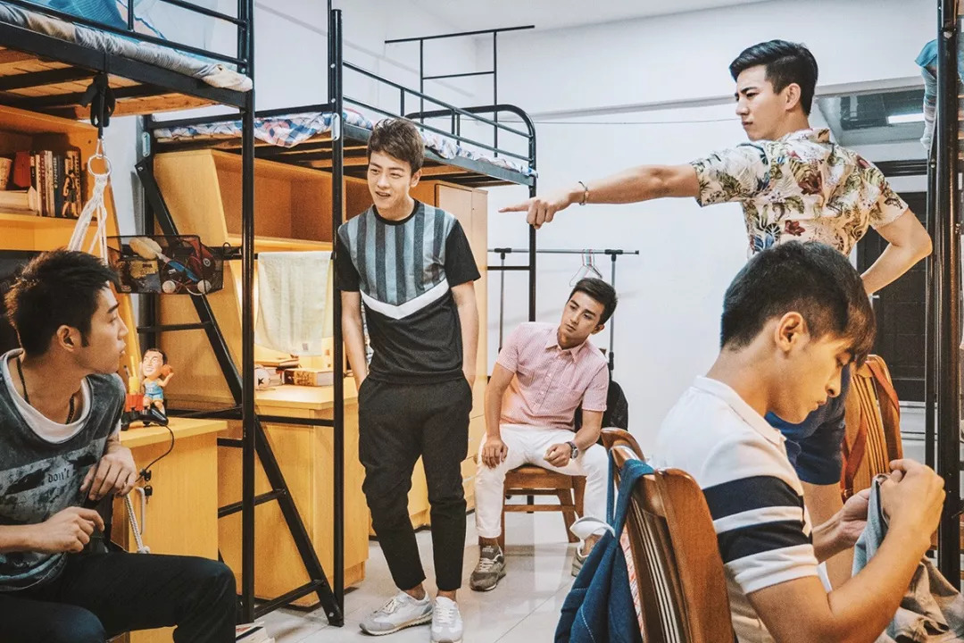 第一批00后小萌新开学了!女生爱美颜,男生爱防