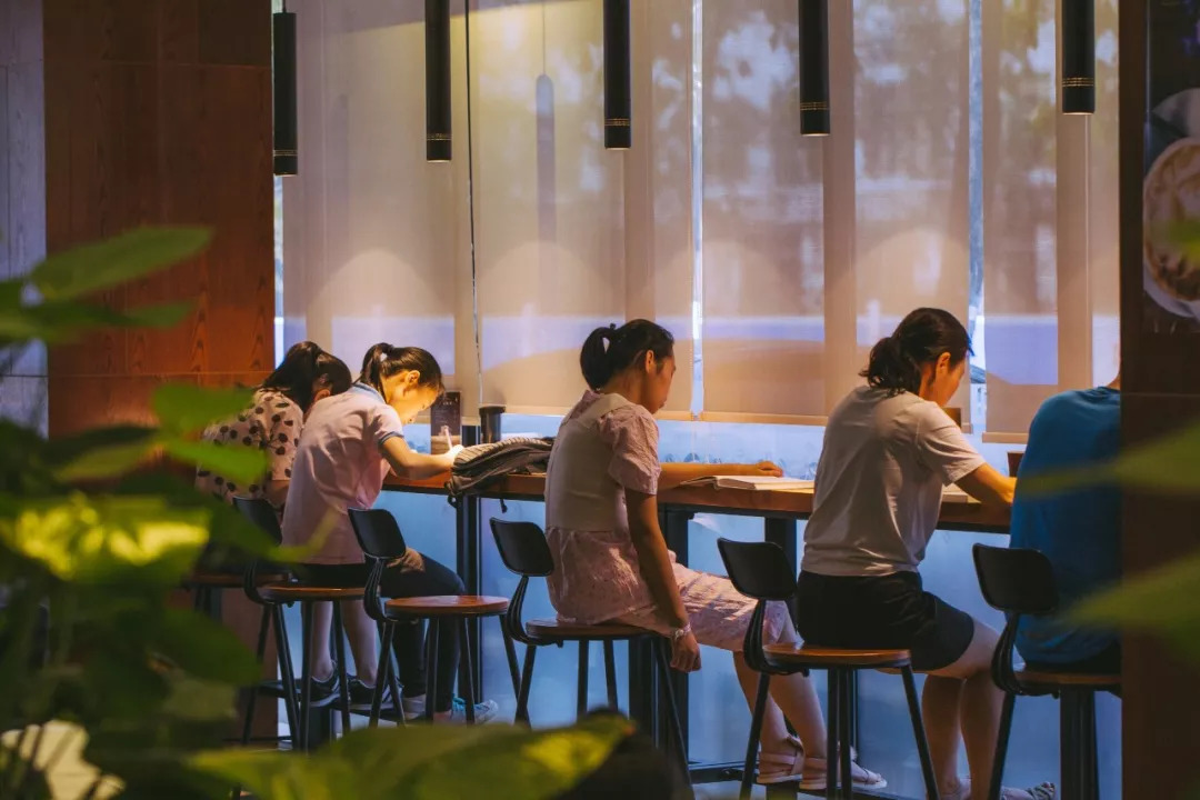 听说武汉这家书店24小时营业,我去挑战了个通