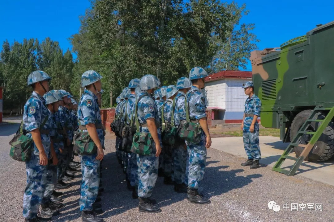 毕业学员到部队想“进驻就打”？先到特训队里练练