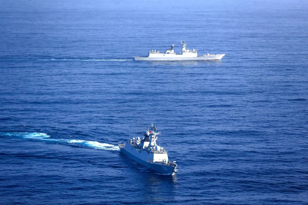 海军第二十九、三十批护航编队举行任务交接仪式