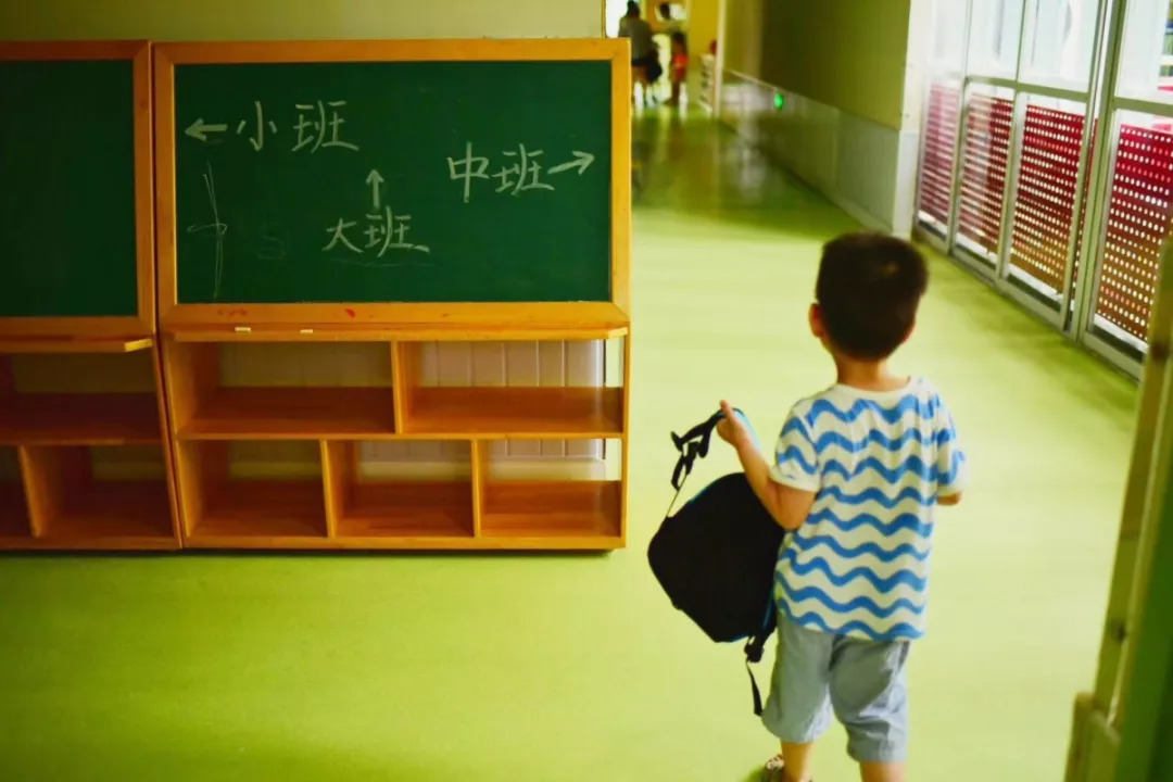 怎么和幼儿园老师搞好关系?比送礼更有用的是