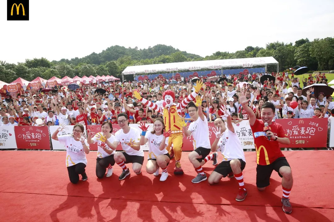 这位“网红叔叔”又来南宁了！上千人和他奔跑，只是为了……