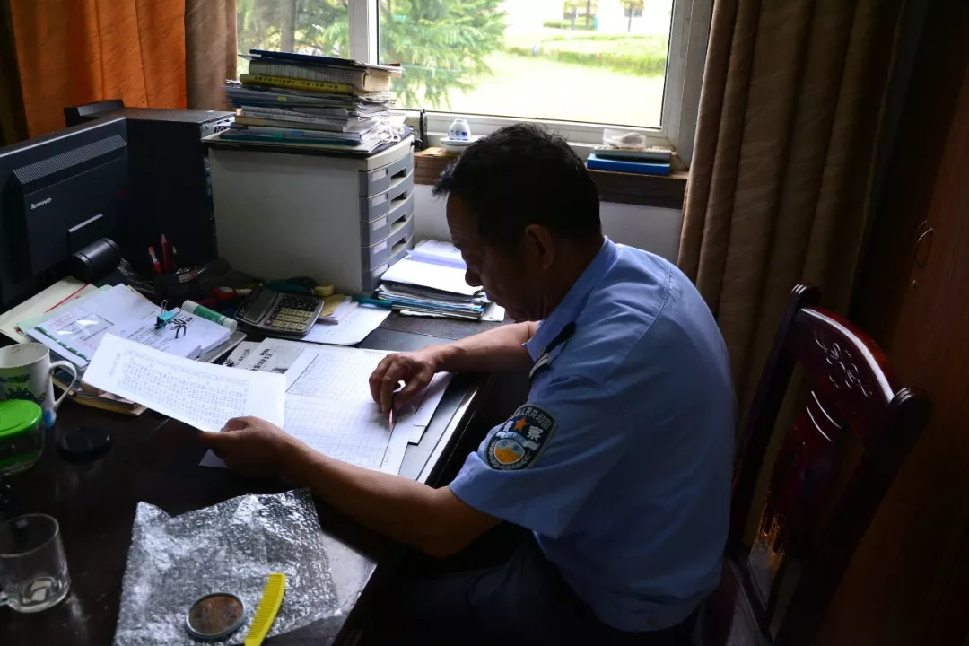 师恩如山.崩地裂,警察蜀黍天真地以为自己逃脱