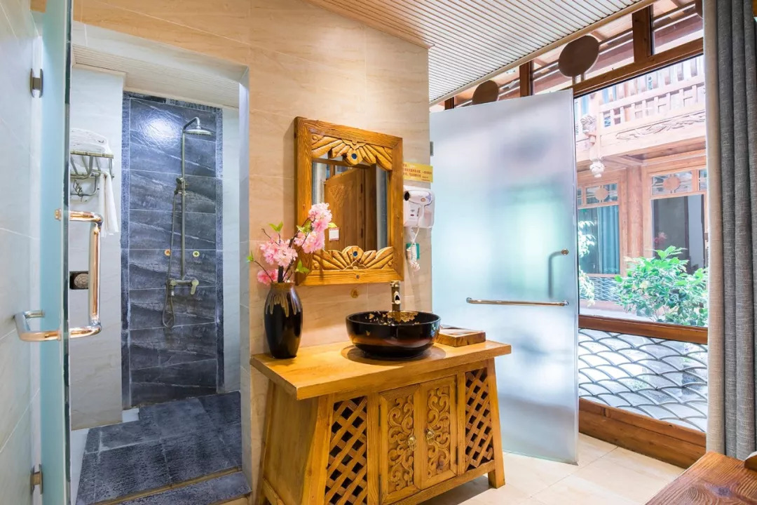 不想给政坛大佬当私人管家,这个90后拥有酒店