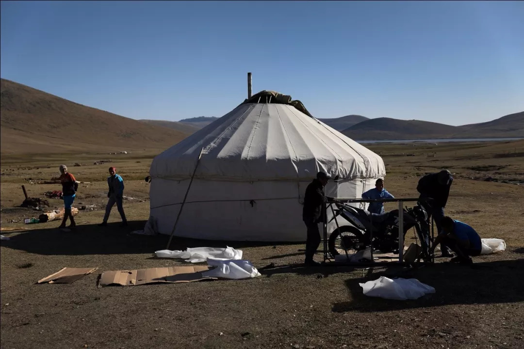 秋天到,北疆的哈萨克族牧民要转场了