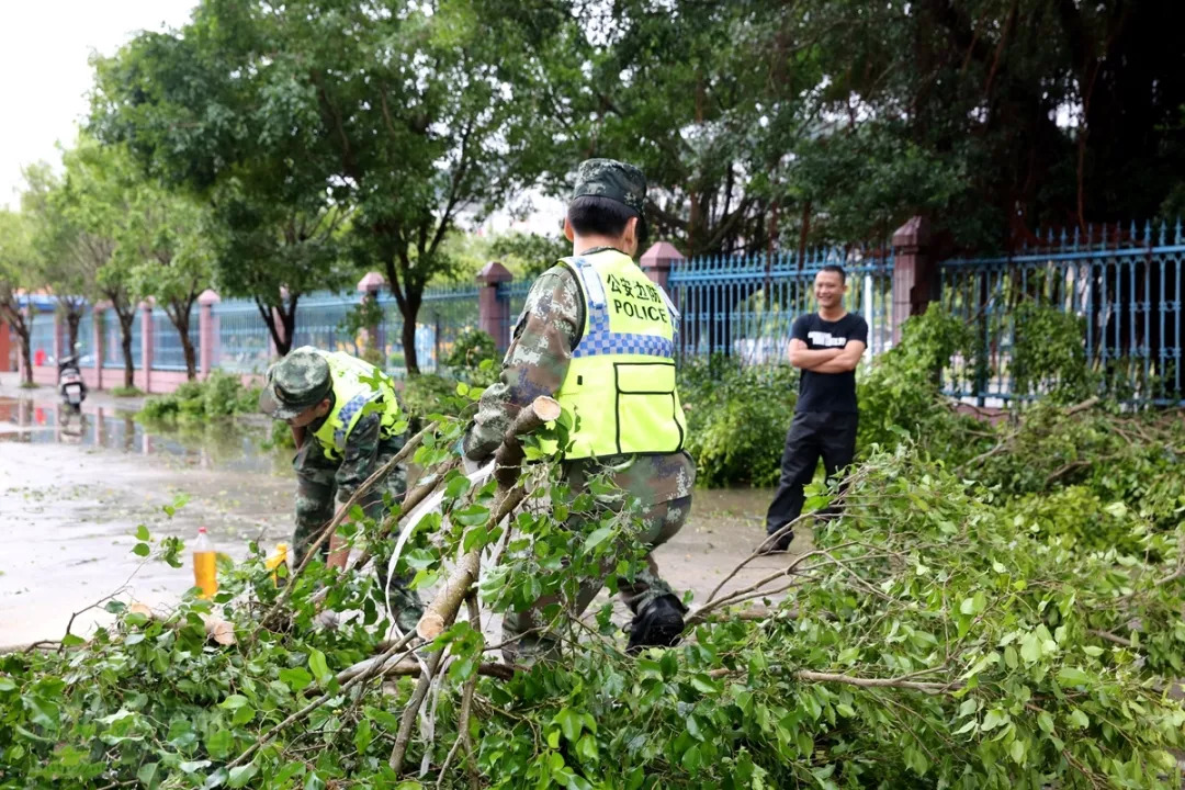 广东江门边防全力做好台风山竹 灾后重建工作