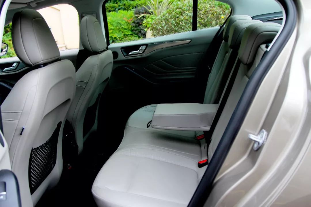 我是两面派 试驾新一代福特福克斯