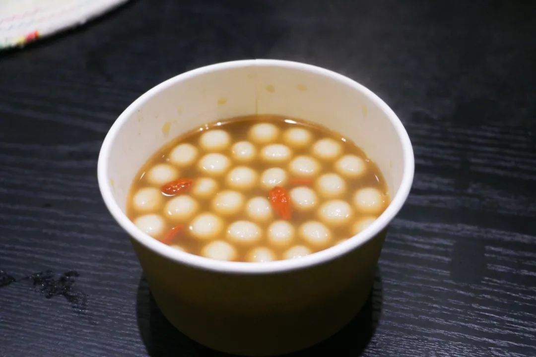 一家冒着热气的糖水铺!