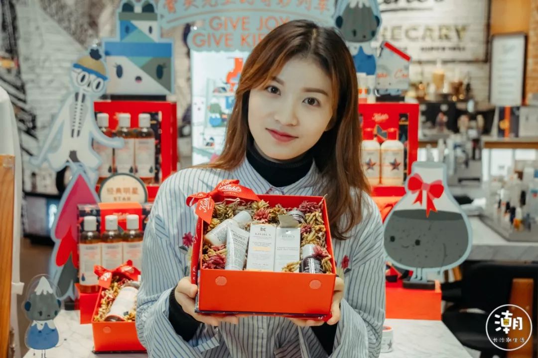 好看的女生开始收圣诞礼物了!这里的大牌礼盒