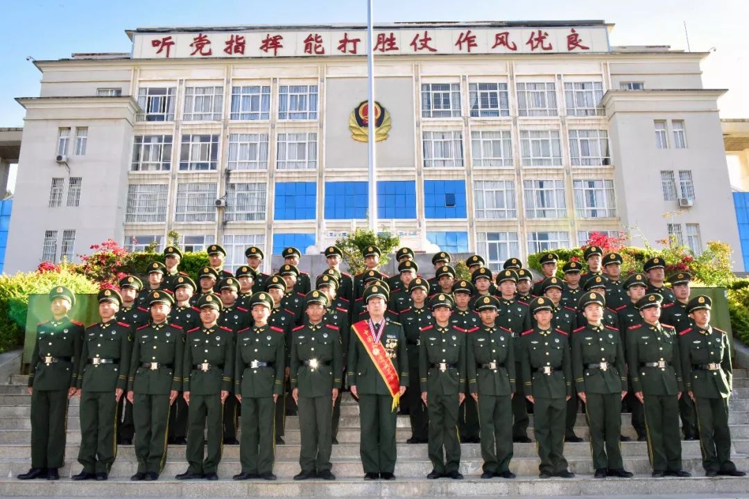 0授衔】武警曲靖支队隆重举行2018年度新兵授衔仪式