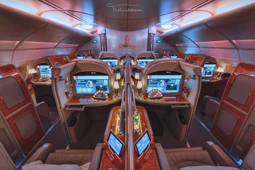 阿联酋航空A380客机头等舱商务舱体验