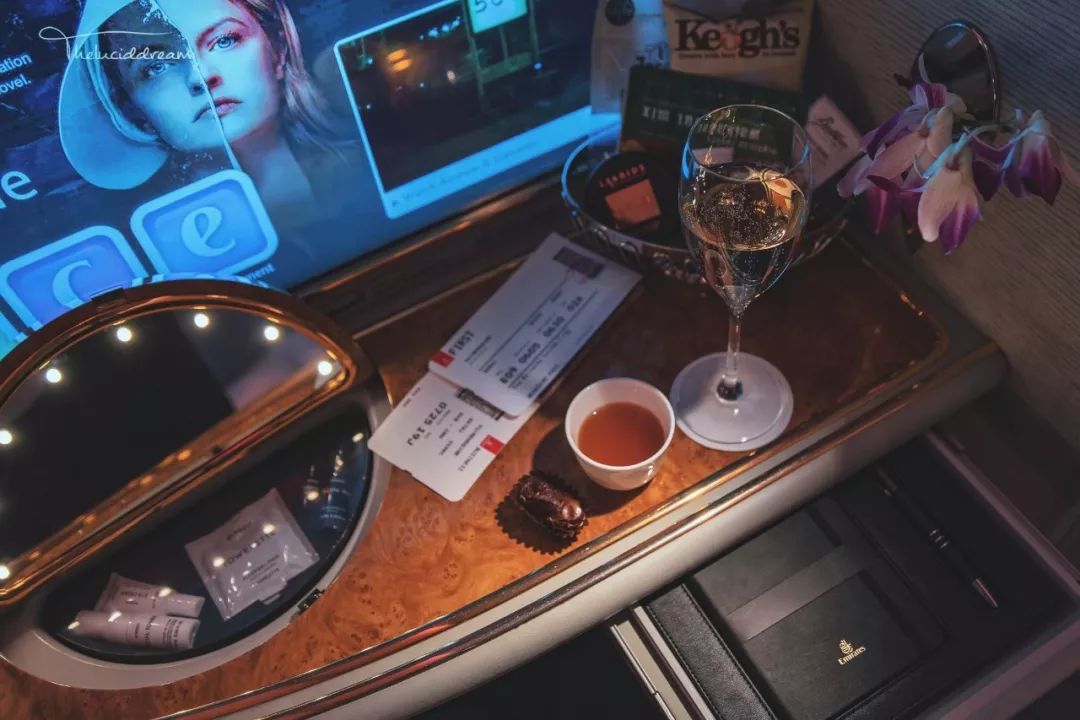 阿联酋航空A380客机头等舱商务舱体验