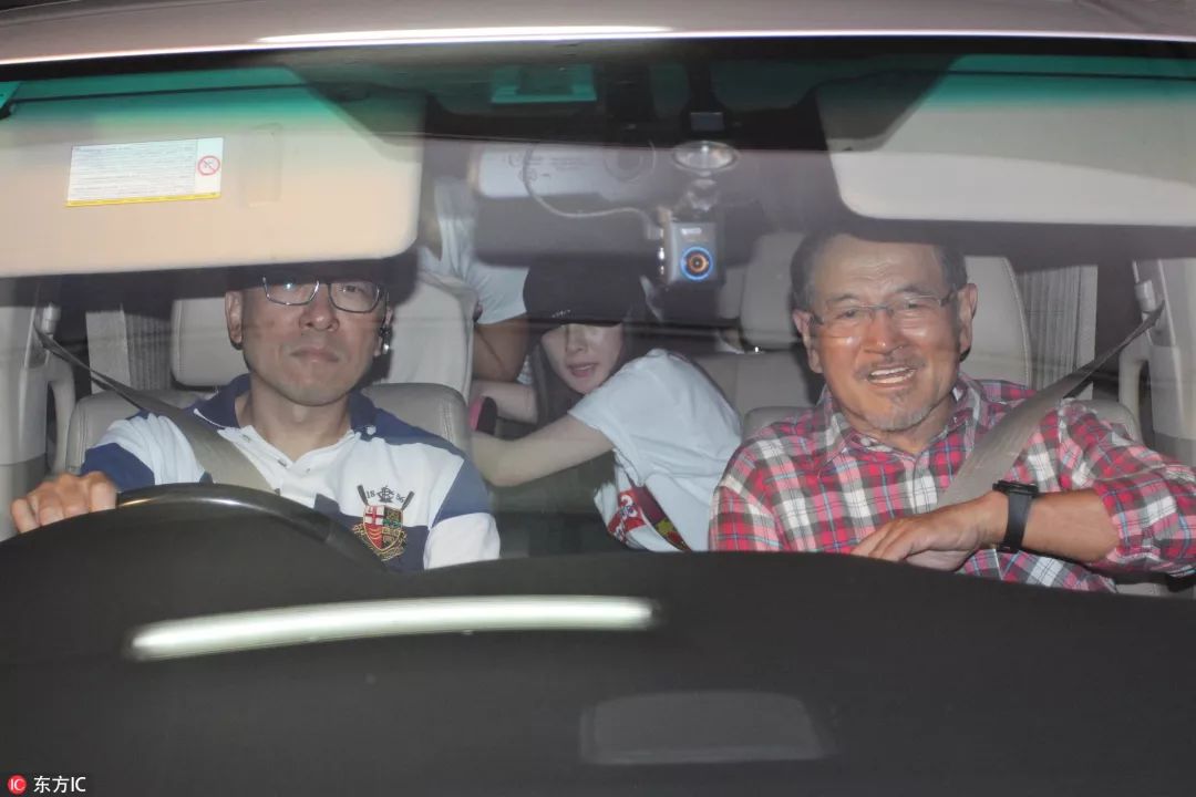 杨幂粉丝抽奖庆祝离婚,这场说好不死的爱情什