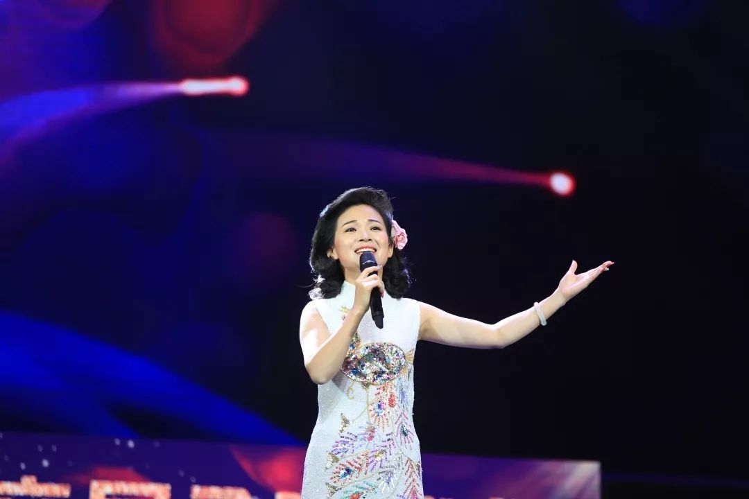 河北第六届公益盛典美爆!晚报记者南开宇当选