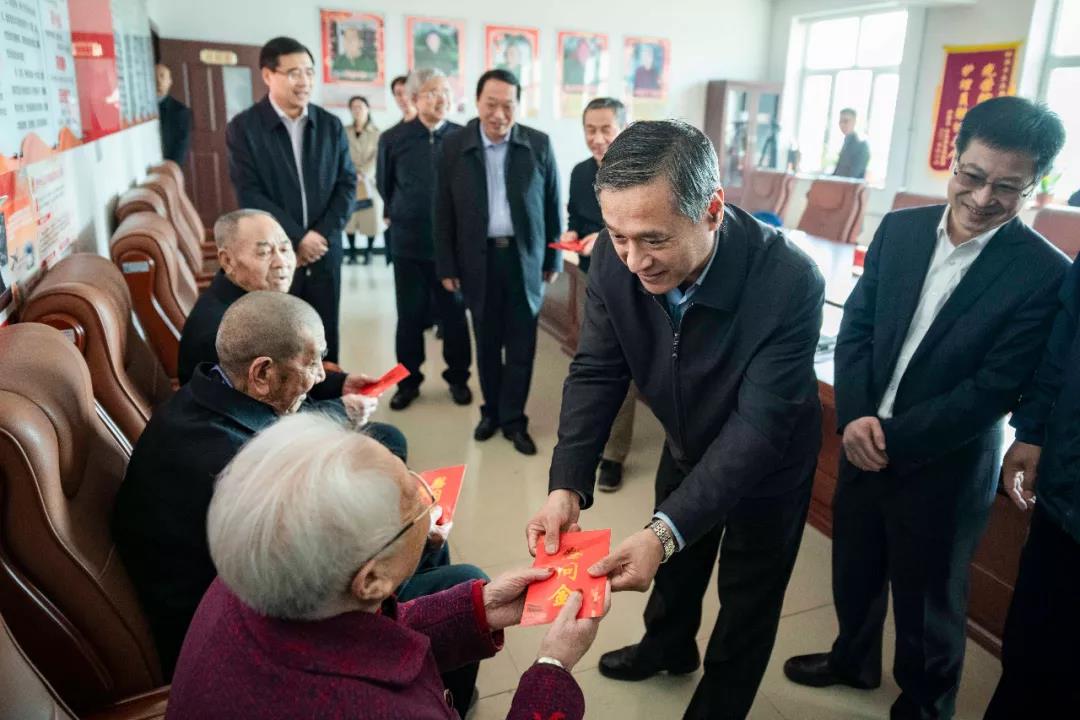 退役军人事务部副部长钱锋看望慰问天津市宝坻区光荣院集中供养对象