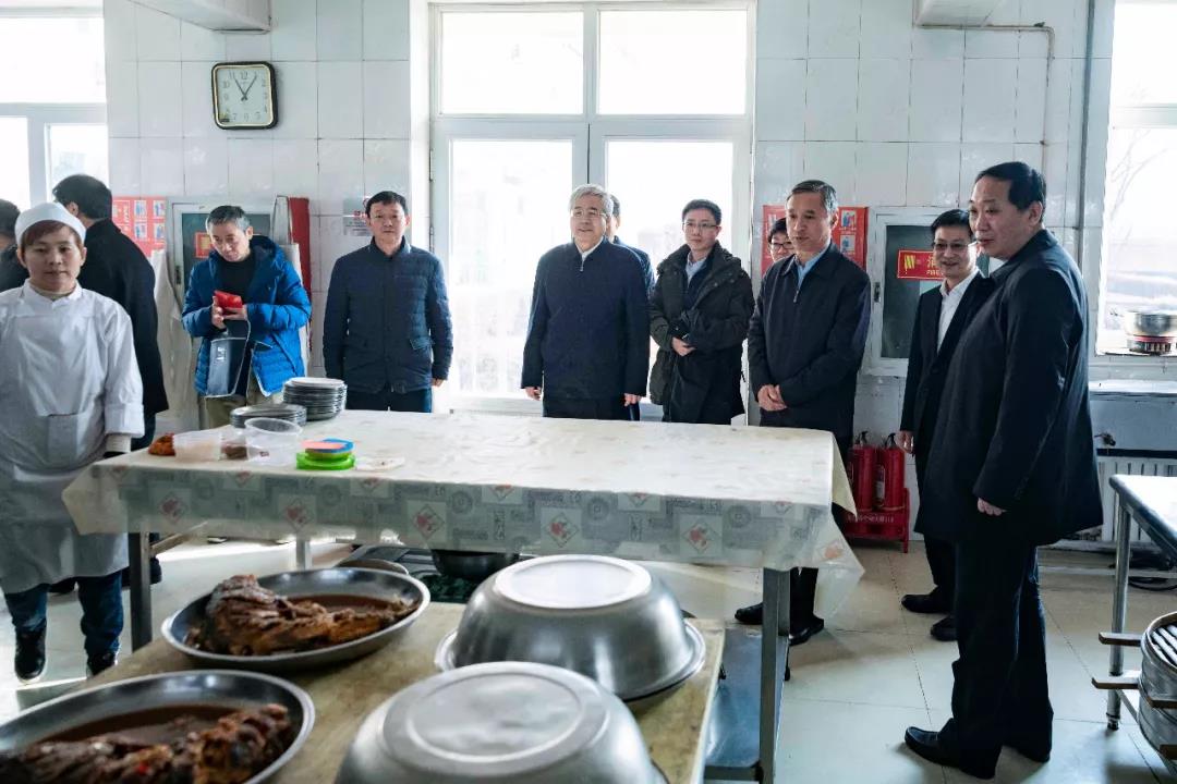 退役军人事务部副部长钱锋看望慰问天津市宝坻区光荣院集中供养对象