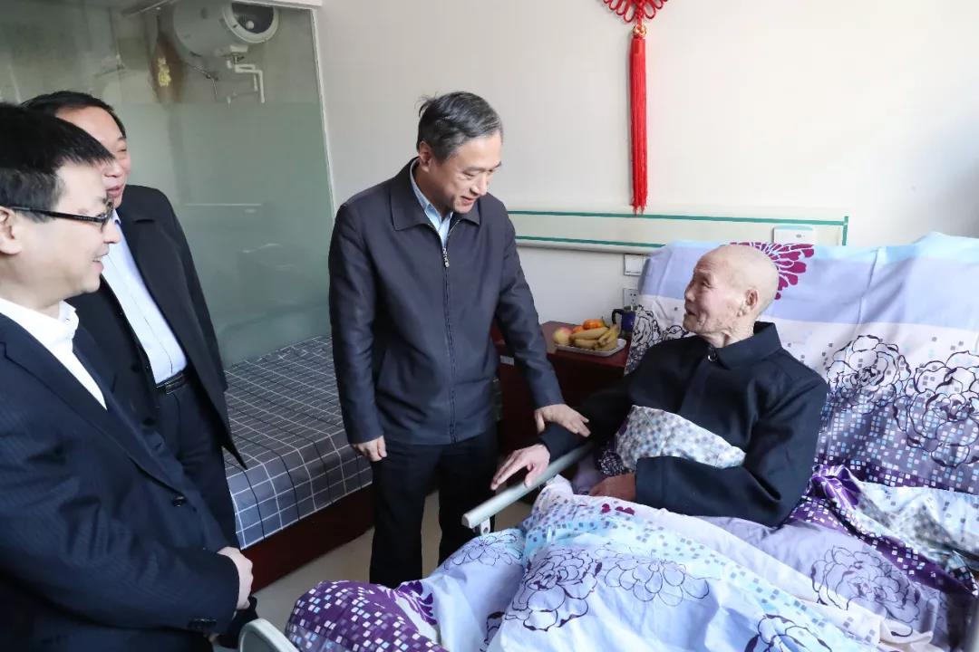 退役军人事务部副部长钱锋看望慰问天津市宝坻区光荣院集中供养对象