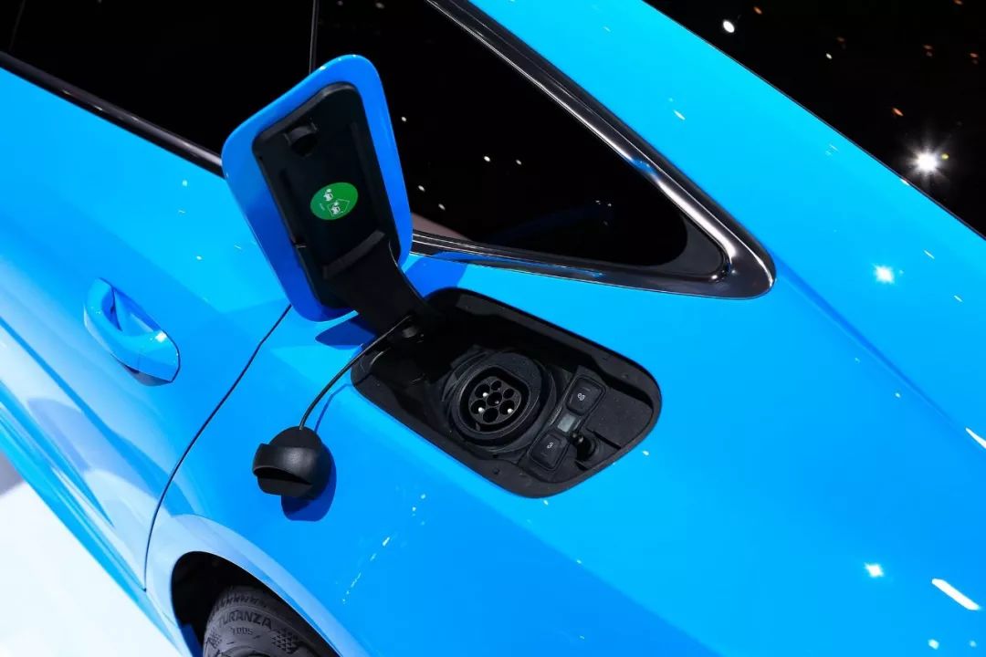 放大招!这个品牌一口气亮相4款新车,每款都是省油高手!